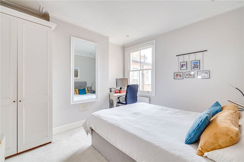 2 bedroom maisonette, Replingham Road, London SW18 - Available