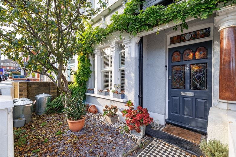 4 bedroom house, Replingham Road, London SW18 - Available