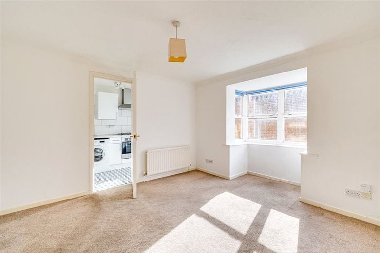 1 bedroom flat, Dovecote Gardens, London SW14 - Available