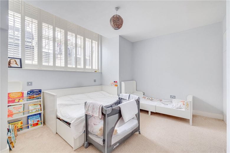 2 bedroom flat, Roehampton Lane, London SW15 - Available