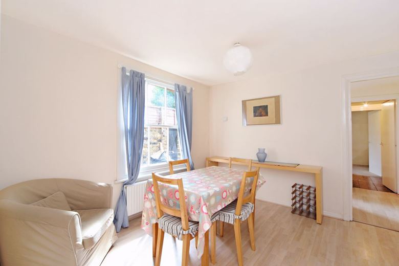 2 bedroom flat, Tennyson Street, London SW8