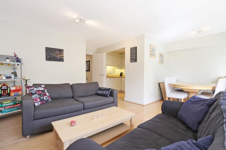 2 bedroom flat, Cavendish Road, London SW12