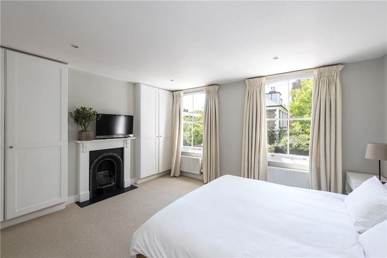 3 bedroom house, Wiseton Road, London SW17 - Available