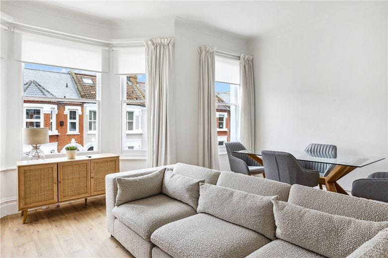 2 bedroom flat, Quarry Road, London SW18 - Let Agreed
