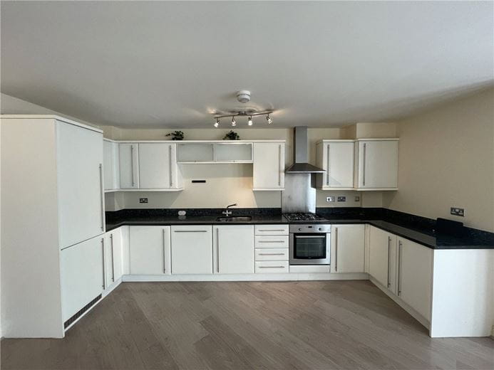 2 bedroom flat, Ashbourne Court, Winton Close SO22 - Let Agreed