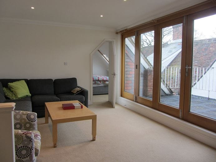 3 bedroom flat, Little Minster Street, Winchester SO23 - Available