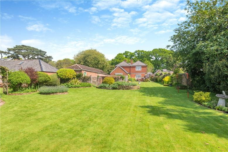 5 bedroom house, Winchester Road, Botley SO32 - Available