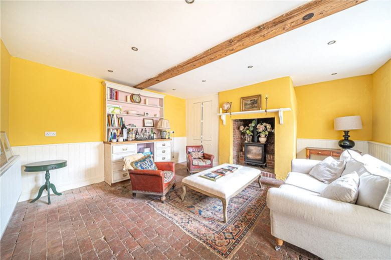 5 bedroom house, East Street, Hambledon PO7 - Available