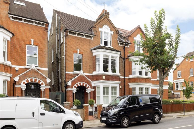 3 bedroom flat, Mayford Road, London SW12 - Sold