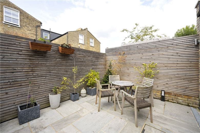 3 bedroom flat, Gosberton Road, London SW12 - Available