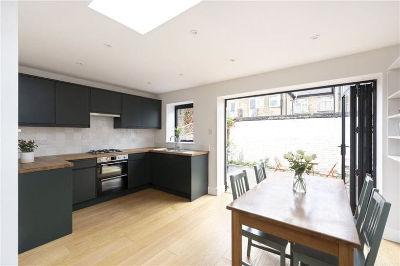 2 bedroom maisonette, Boundary Road, London SW19 - Sold STC