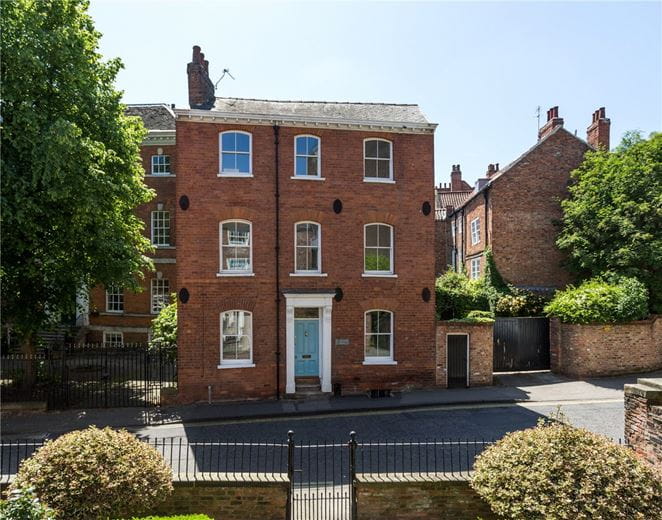 4 bedroom house, St. Saviours Place, York YO1 - Available